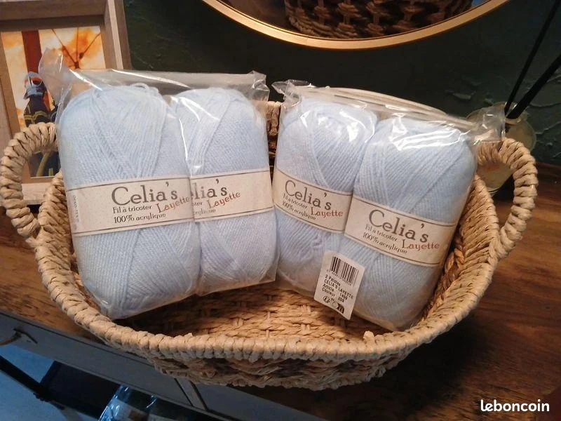 4 pelotes laine bleu layette célia's 50gr neuve